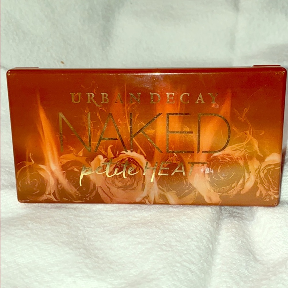Urban Decay petite Heat eyeshadow palette
